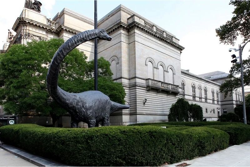 Carnegie Museum of Natural History building with apatosaurus outside